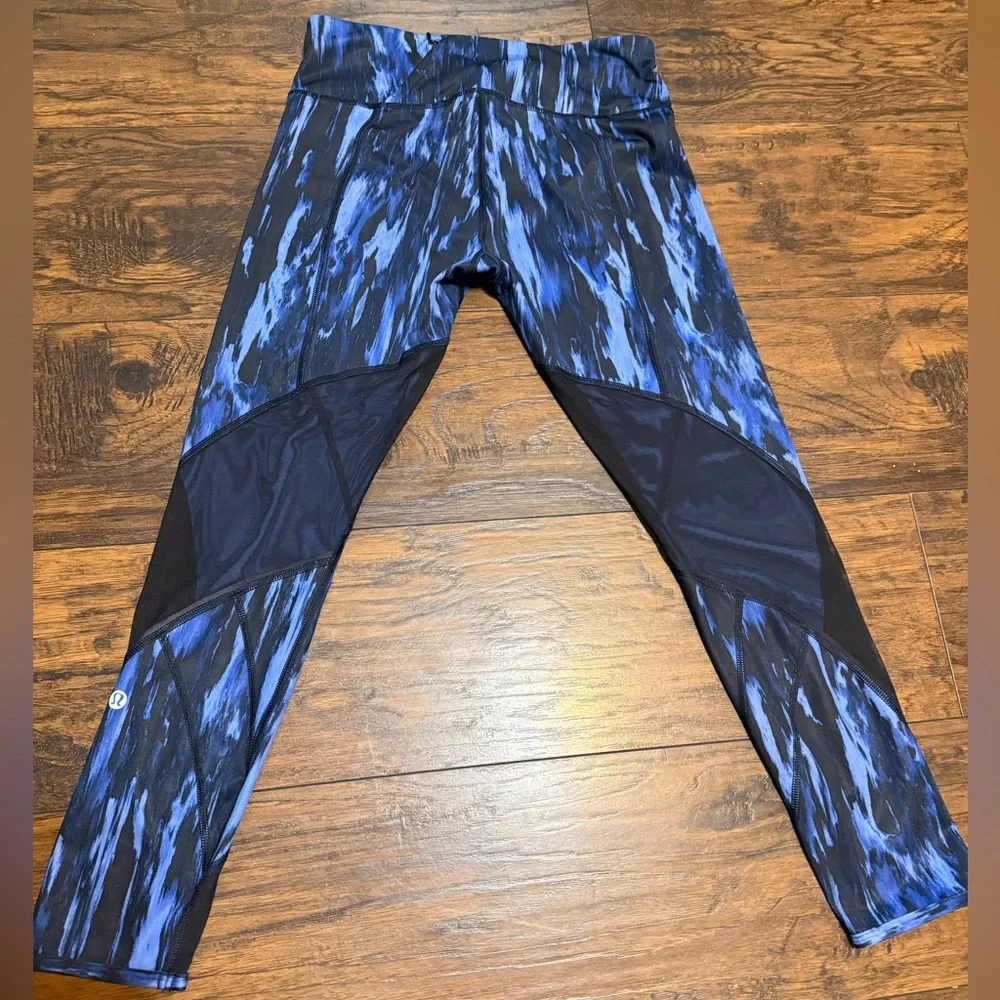 lululemon athletica Dynamic Blue and Black Patterned Leggings